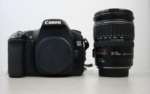 Canon EOS 30D (Uses CF Card) 28-135 mm Lens Camera